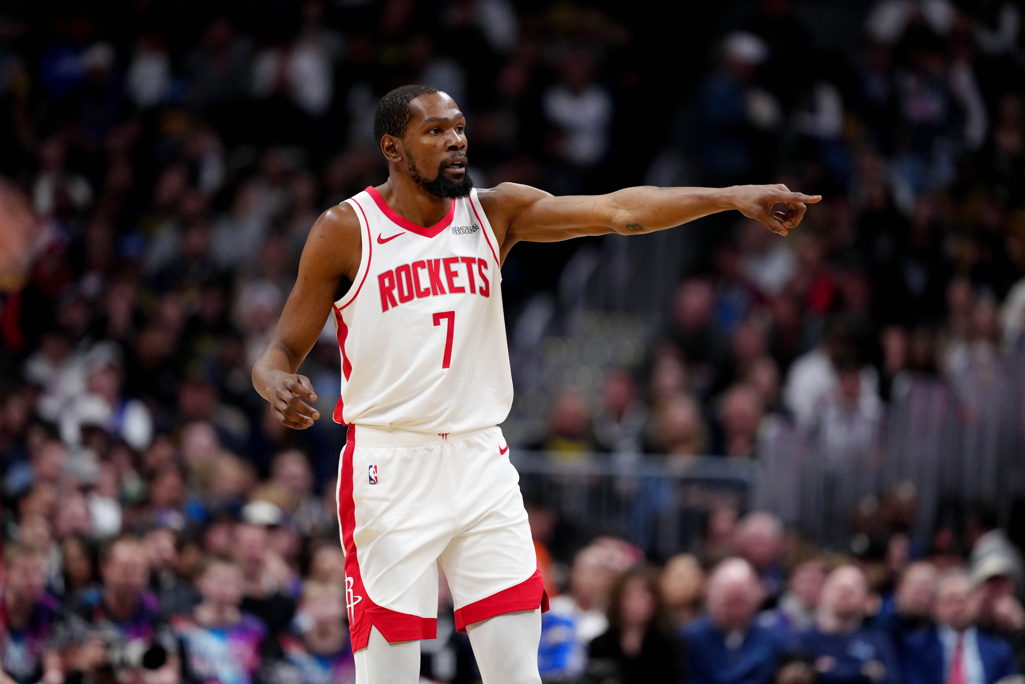 英雄联盟s15总决赛-火箭惨败，谁的问题最大？三分和罚球，差点离谱，火记都忍不住了|凯文·杜兰特|掘金|NBA常规赛|休斯敦火箭队|丹佛掘金队_新浪体育_新浪新闻