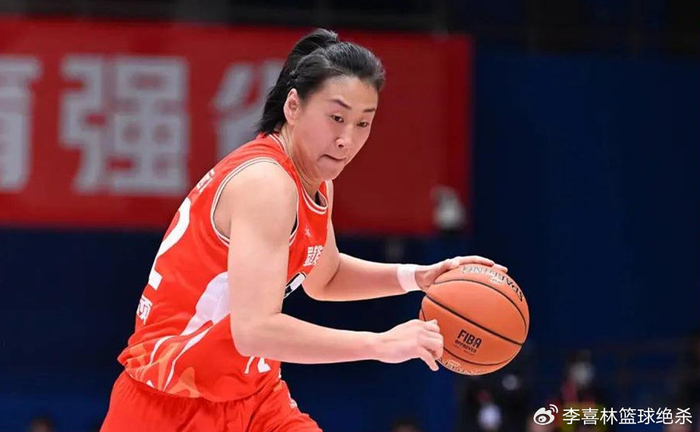 LOL官网-轰26+7进四强！中国女篮33岁1米91王牌前锋真稳：宫鲁鸣该带她？|高颂|四川女篮|陈明伶|联赛|大前锋_新浪体育_新浪新闻