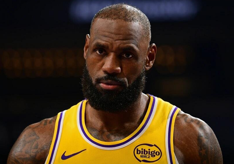 s15-36分+31分+30分，无缘全明星首发！老詹接受现实，NBA要变天了